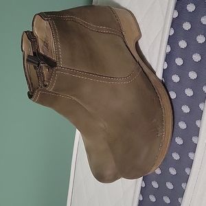 Dansko Barbara Boot in Mushroom sz 37